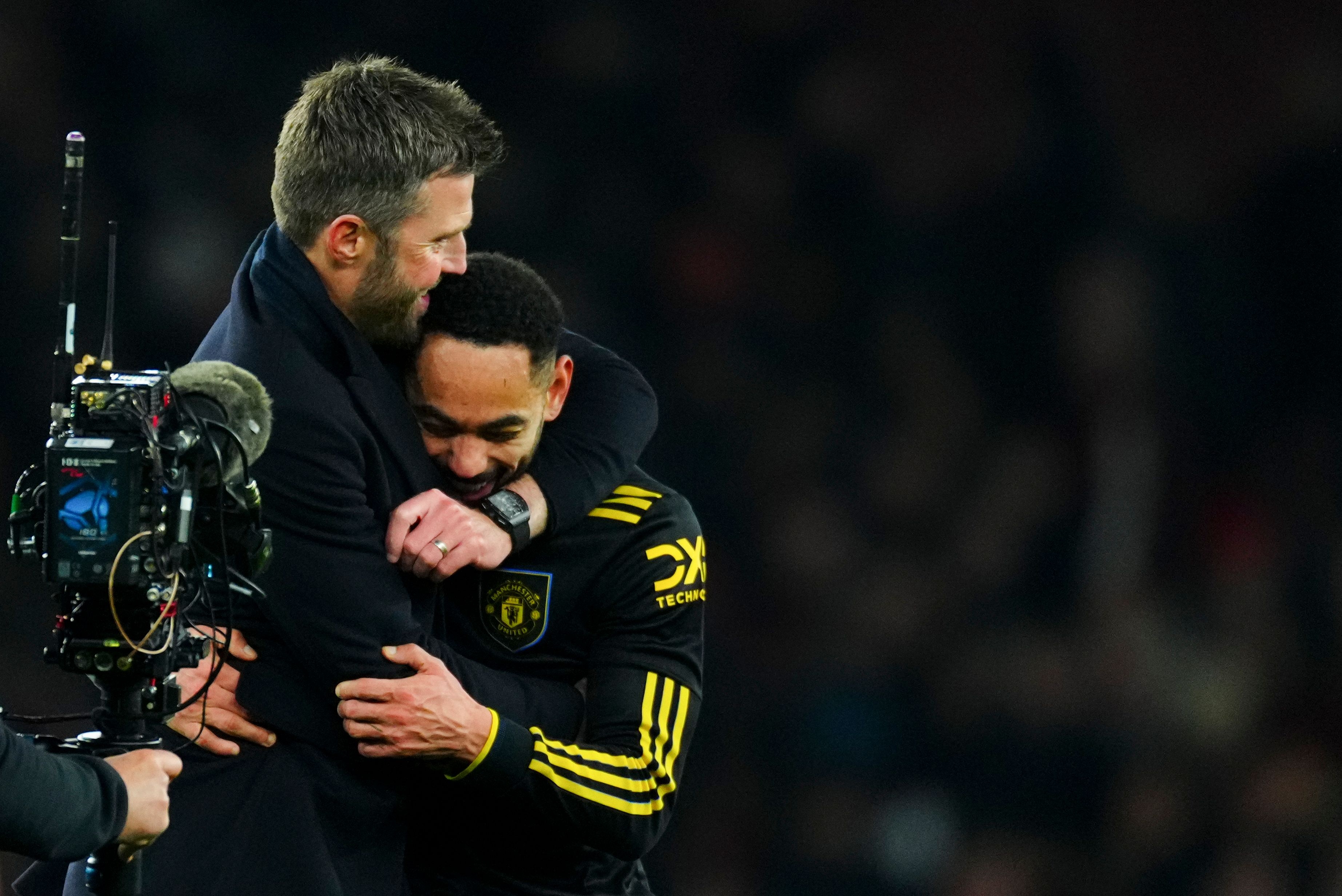 B体育平台-记者：卡里克与助教亲密合作，球员对训练课印象深刻并焕发新活力